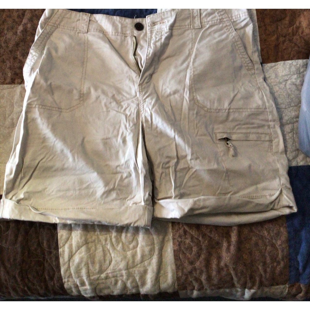 Croft & Barrow Natural fit Bermuda shorts size 12